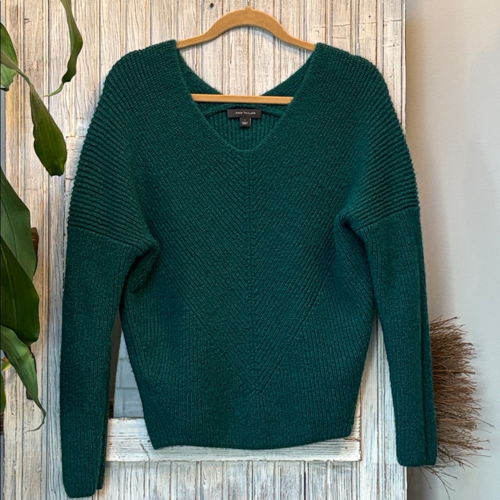 Ann Taylor V-Neck Sweater Size S EUC